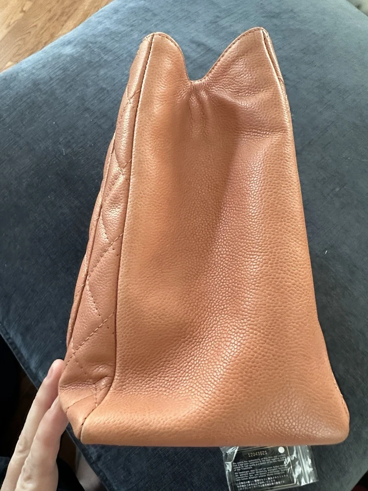 Bolsa tote CHANEL Grand Shopping couro caviar rosa/pêssego com ferragens prata com certificado de autenticidade - Imagem 2 de 4