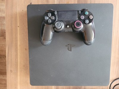 Sony PlayStation 4 500GB Spielkonsole - Schwarz (CUH-1004A)