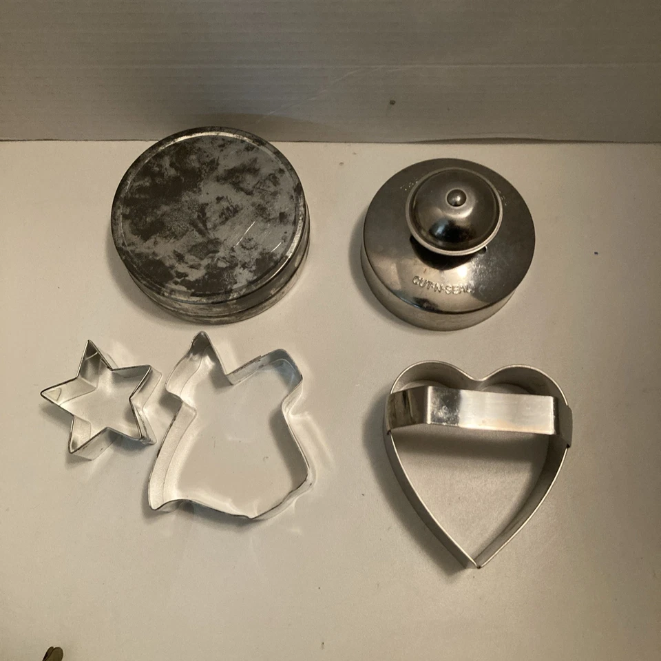 LOTE DE 3 2 CORTADORES DE GALLETAS ESTRELLA SOLITARIA Y DE FORMA REDONDA DE CORAZÓN RESISTENTE, 1 JUEGO EN CAJA Foto 3 de 4