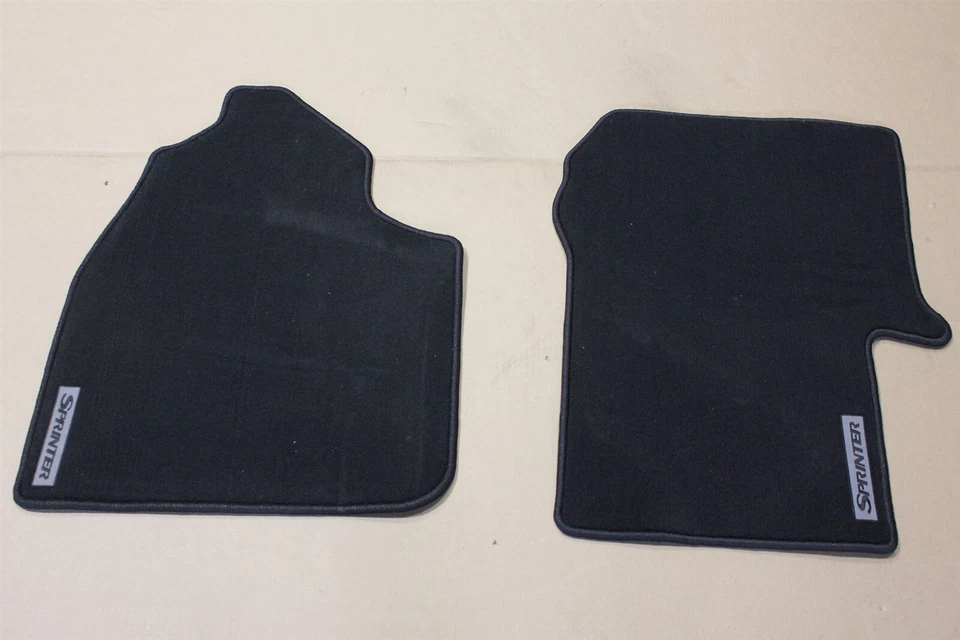 Оригинальные передние напольные коврики для фургона Dodge SPRINTER 82211235 07–09 годов выпуска - Изображение 2 из 4