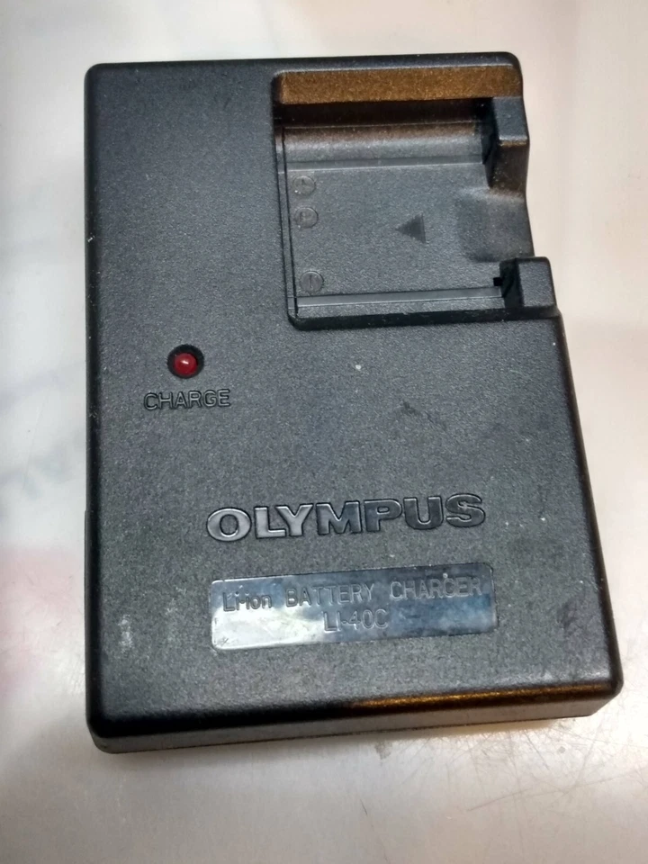 Carregador de bateria de íon de lítio Olympus Li-40C para câmera digital série Stylus - Imagem 2 de 4