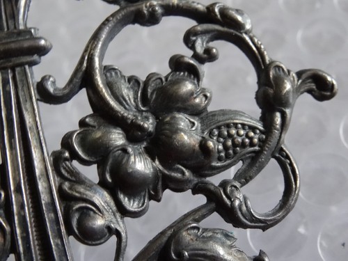 aNTIQUE SALVAGE FURNITURE ESCUTCHEON METAL FLORAL CLASSICAL ART NOUVEAU neocurio - Picture 9 of 11