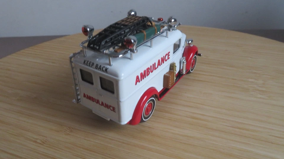 Miniature GMC ambulance 1937 1/43 matchbox - Photo 4/4
