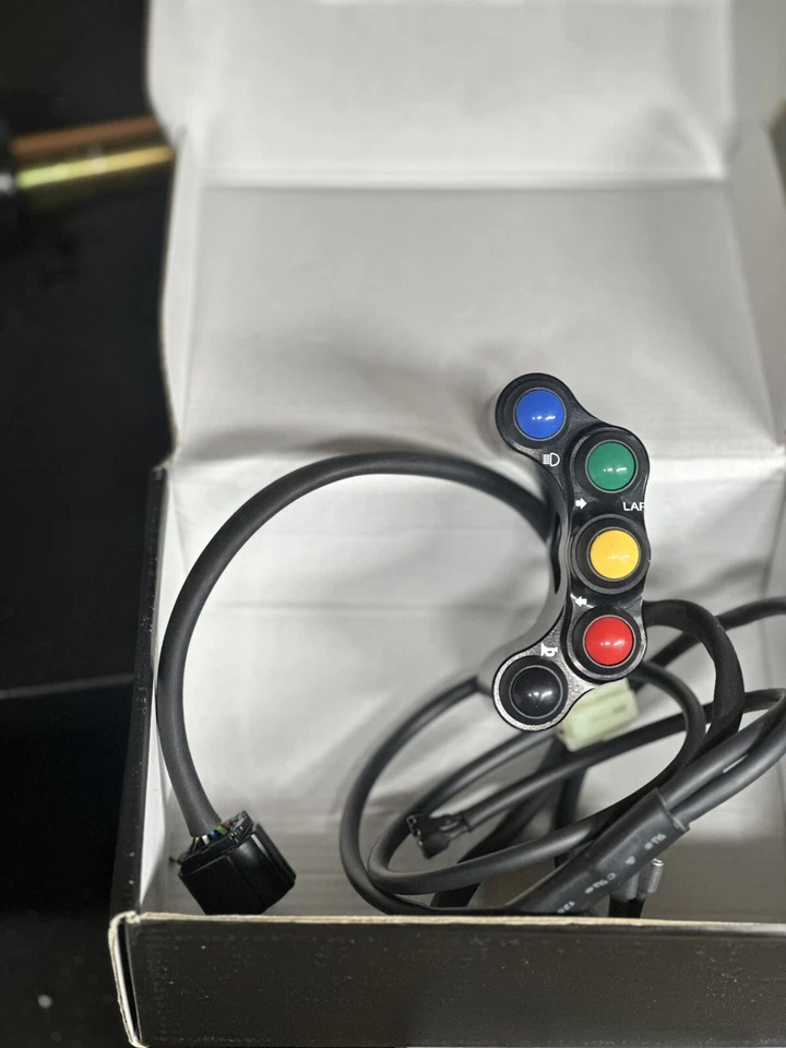 2016 - 2019 YAMAHA YZF R1 - R1M LEFT HANDLE BAR SWITCH WRS - Image 2 of 4