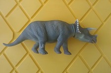 Kenner Jurassic Park Triceratops JP08 w/ Dino Damage Wound Cover Complete 1993