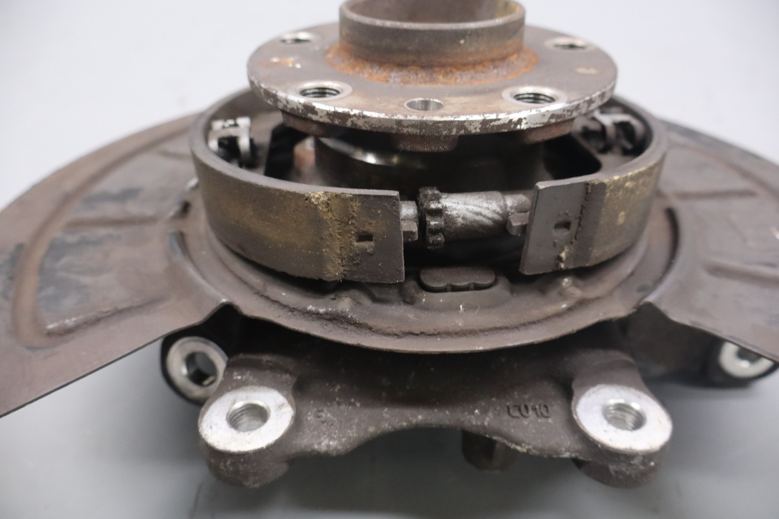 14-17 Maserati Ghibli Rear Left Driver Side Spindle Knuckle Hub 670006802 Oem