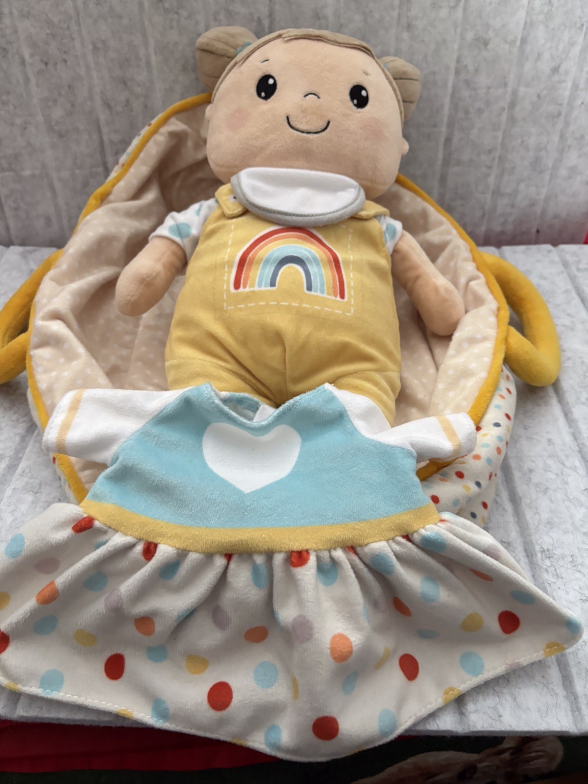 Piccola città Aldi bambino ragazzo morbido peluche bambola trasporto lettino e vestito spaziale