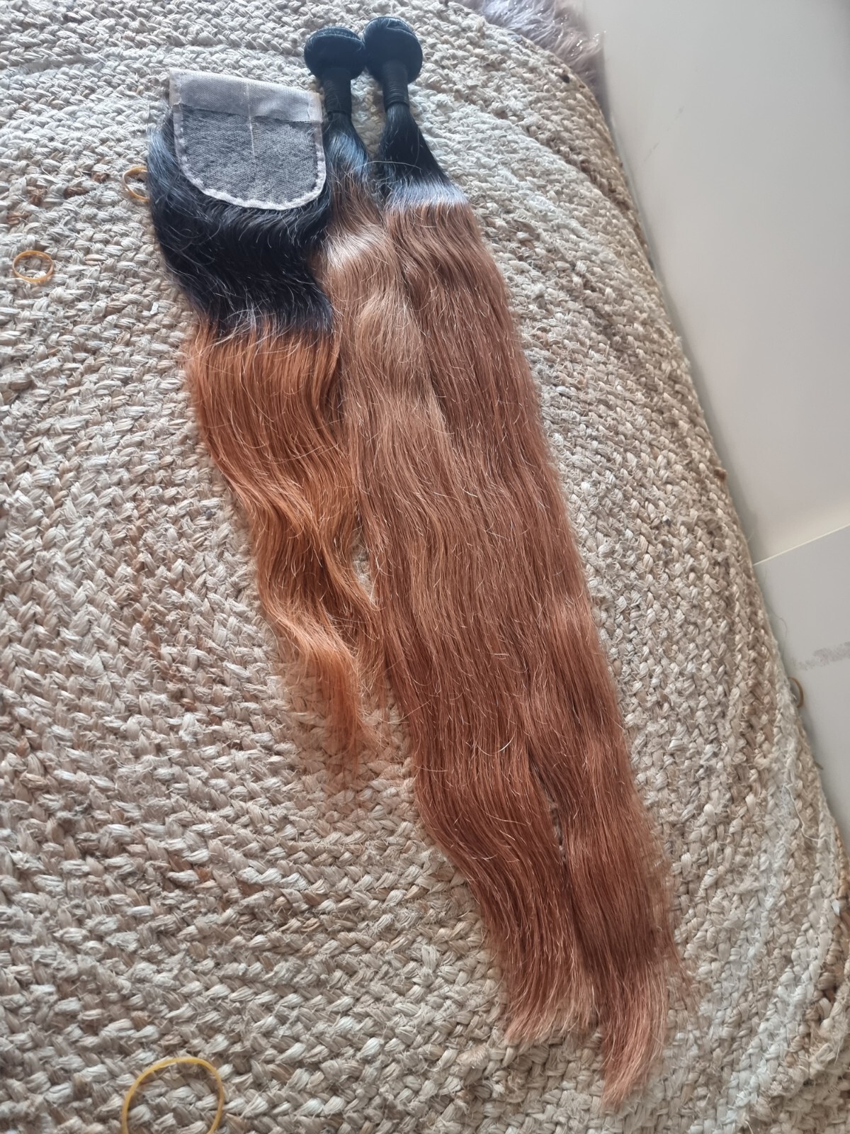 12A BRAZILIAN 2TONE OMBRE ROOT 1b/30# 28+30 AND 20INCH 4X4 CLOSURE STRAIGHT 250g