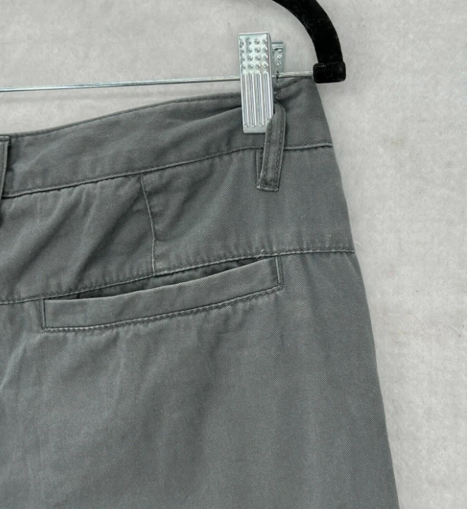 Pantalones Cortos Topman Para Hombre Talla 30 Gris Chino Botón Mosca Bermudas Frente Plano Neutro Foto 4 de 4