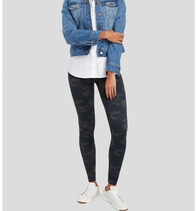 Spanx Leggings Camo Size Medium Look at Me Now Seamless Smoothing Shapewear