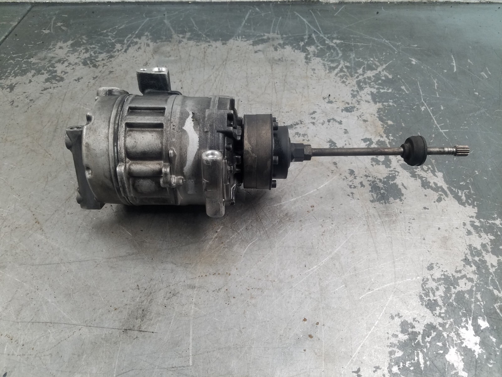 2005 Lamborghini Gallardo 5.0L V10 A/C Compressor / Shaft #2070 H3