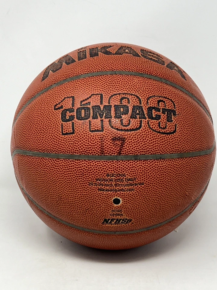 Компактный баскетбольный мяч Mikasa 1100 для помещений состав 28,5–29 дюймов коричневый - Изображение 2 из 4