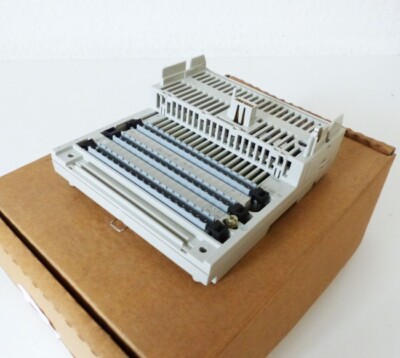Schneider Electric 170ADI74050 114753 TSX MOMENTUM I/O Base 230VAC -unused/OVP-