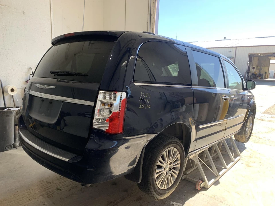 Conjunto de faros izquierdos usados se adapta a: Chrysler Town & Country 2014 exc. automático d Foto 4 de 4