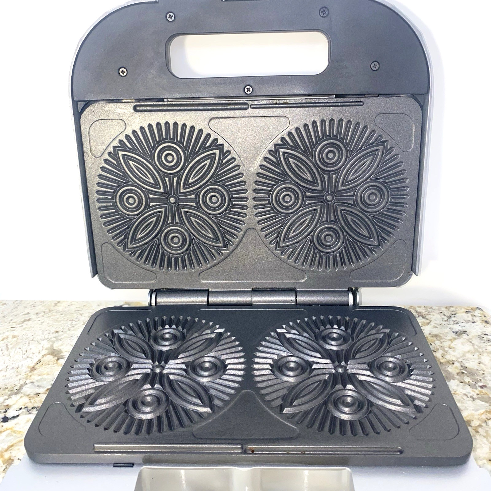 VillaWare PIZZELLE BAKER Uno Non-Stick Italian Waffle Cookie Maker Model 2060