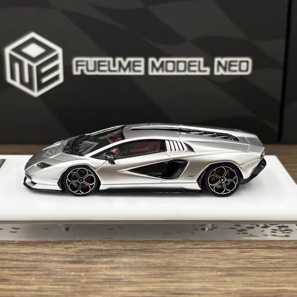 FuelMe 1:64 Silver Lamborghini Contaš COUNTACH LPI-800 Resin