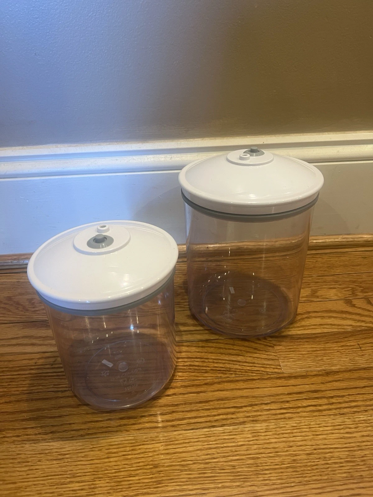 Food Saver Snail Vacuum Seal Canisters Set Of 2 Containers W/ Lids (80oz + 50oz)