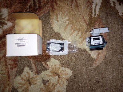 C/ phoenix contact 5602772 db9 to enclosure adapter w/ gasket (open box)