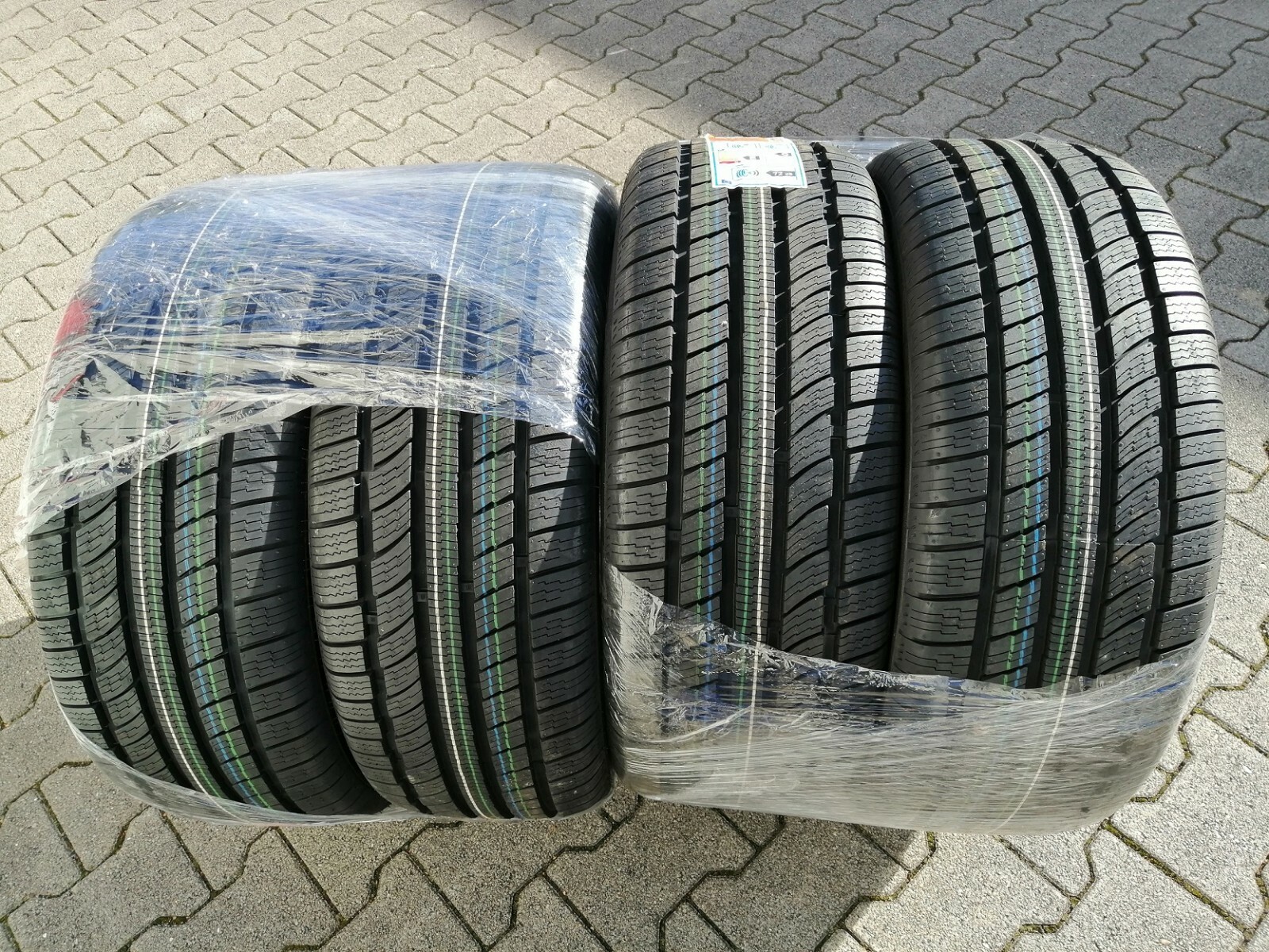 Ganzjahresreifen 215 45 R17