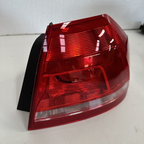 LED TAIL LIGHTS RED SMOKE Fits VW PASSAT B7 SEDAN 10.10-10.14 In