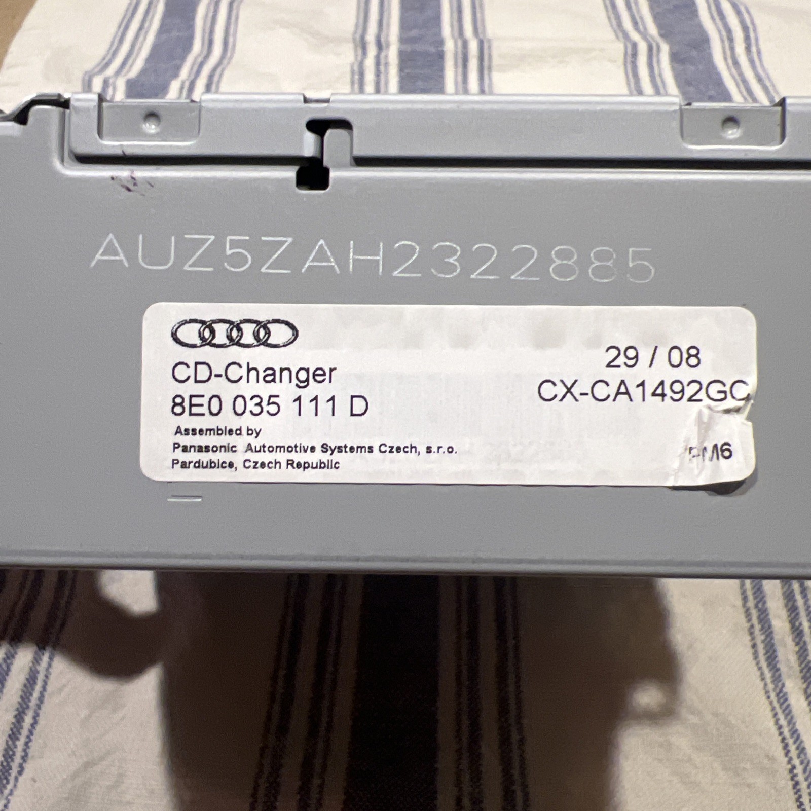 Audi R8/TT/S4/RS4 OEM 6 Disc CD Changer 8E0035111D