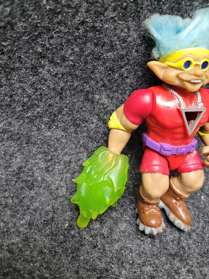 Figura de Guerreros Troll de Colección As Novedad Pelo Azul Traje Rojo Hoja Verde Juguete de Mano Foto 2 de 4