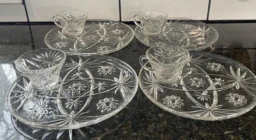 Vtg. Set of 4 Anchor Hocking Star of David Clear  Glass Plates w/Matching cups