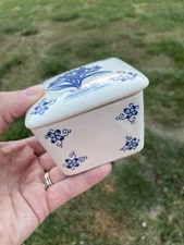 DELFT Trinket Box GIST BROCADES Handpainted Porcelain Made in Holland Signed 3.5