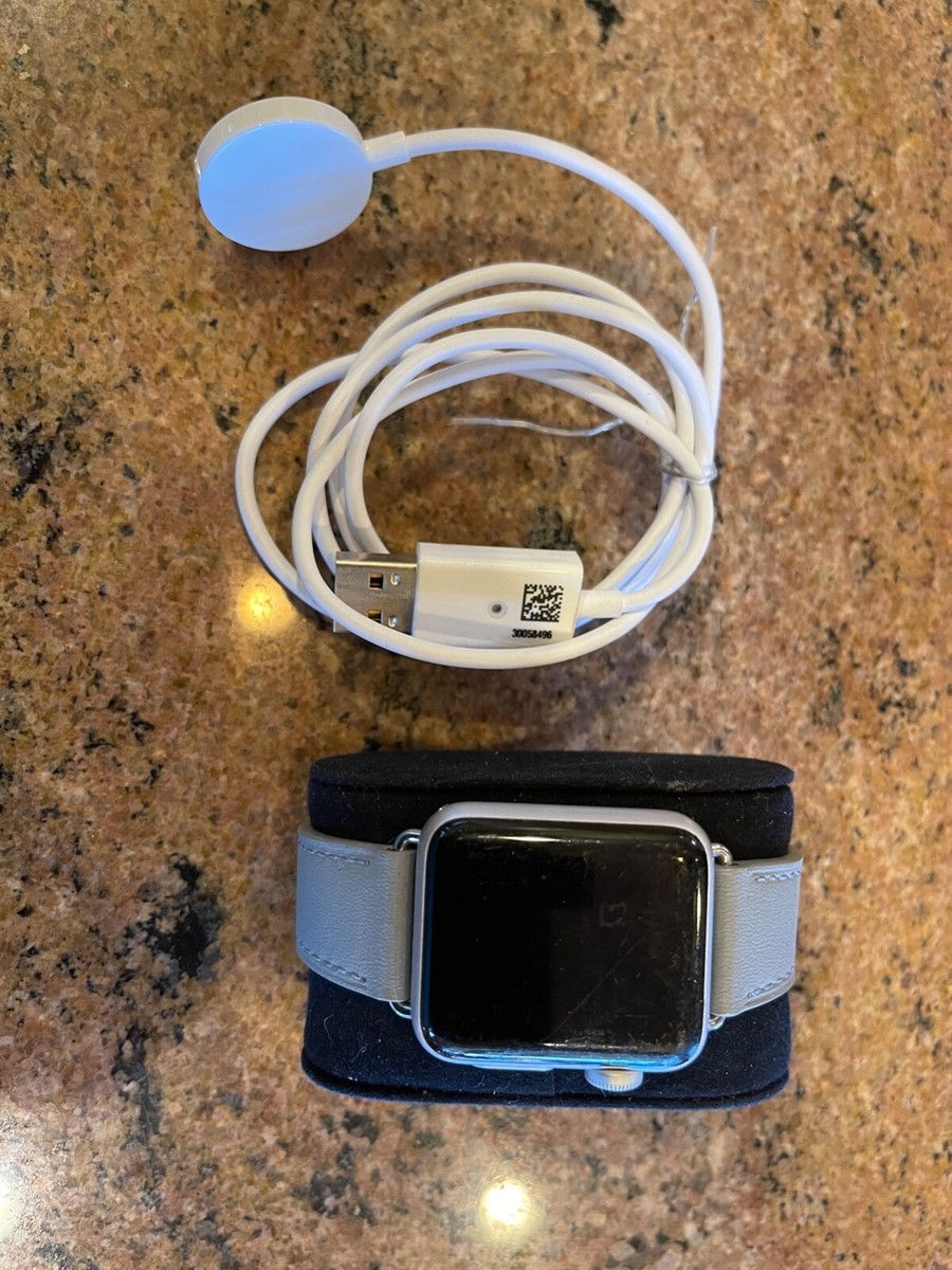 Apple Watch Series 3, 38mm, Silver Aluminum (GPS only) Grey Apple Watch Series 3, 38mm, Silver Aluminum (GPS only) Grey