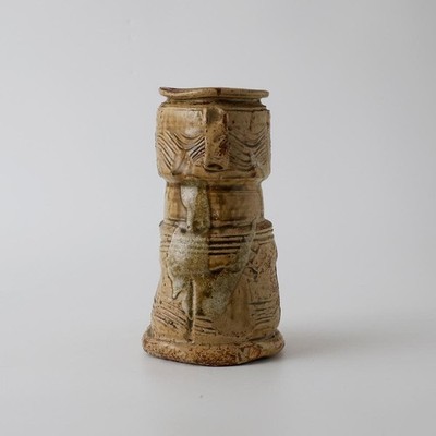 Signiert beschriftet auf der Unterseite Shigaraki Seto Blumenvase Teezeremoni...