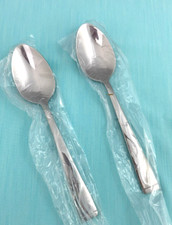 New Tuscany 2 Teaspoons Oneida Stainless Flatware 6 14