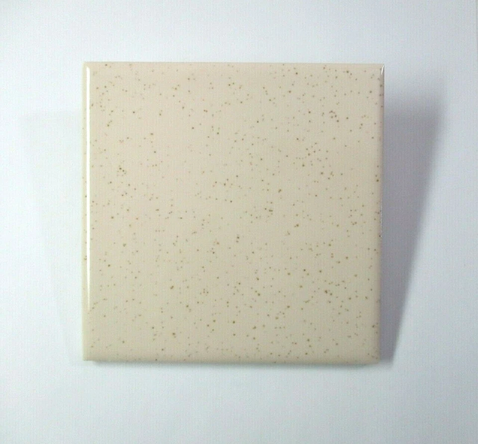 Rueda de 1 azulejo EE. UU. 4-3/8 marrón brillante motas trigo sarraceno en pared de cerámica beige MCM Foto 4 de 4