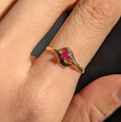 Vintage Pink Ruby Bypass Ring 9ct Yellow Gold Swirl Minimal Size N / 6.5