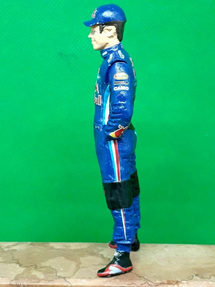 SEBASTIAN VETTEL Red Bull RB6 RENAULT 2010 pilot Mini DRIVER FIGURE 1:18 RESIN - Immagine 4 di 4