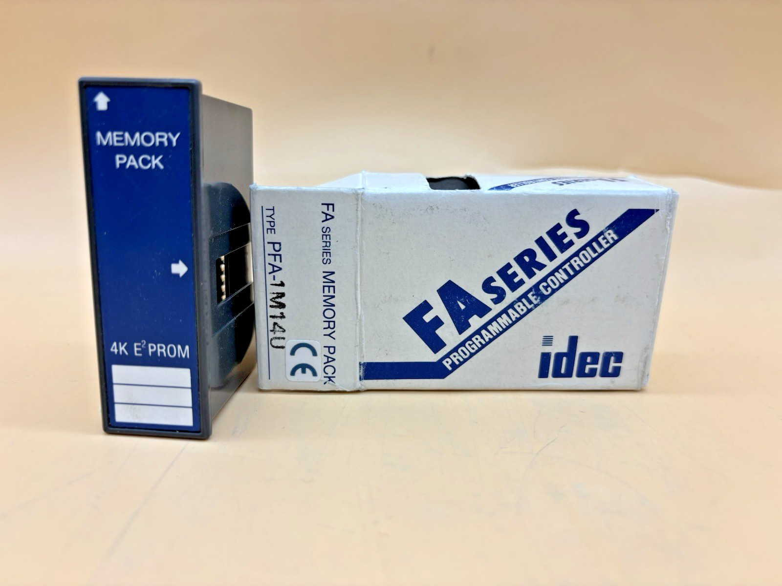 IDEC IZUMI FA SERIES MEMORY PACK PFA-1M14U évite les pertes de données sur vos automates