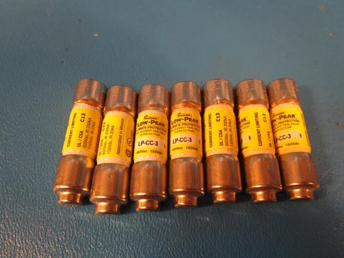 LOT OF 7 BUSSMANN LP-CC-3, FUSE, LOW-PEAK 600VAC, 3A