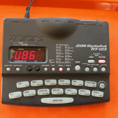 Zoom RT-123 RhythmTrak Drum & Bass Machine-Tested-Includes on/off foot switch