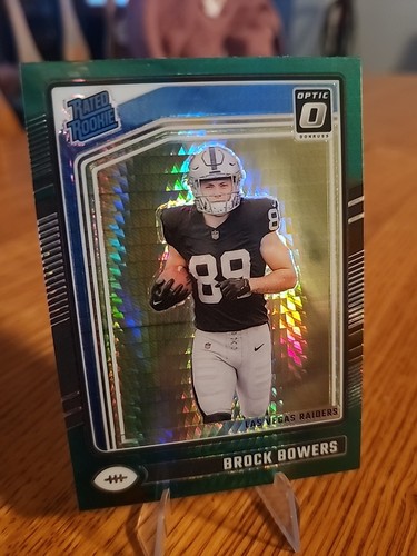2024 Donruss Optic Brock Bowers Rated Rookie Green Hyper Prizm RC #215 Raiders - Foto 2 di 5