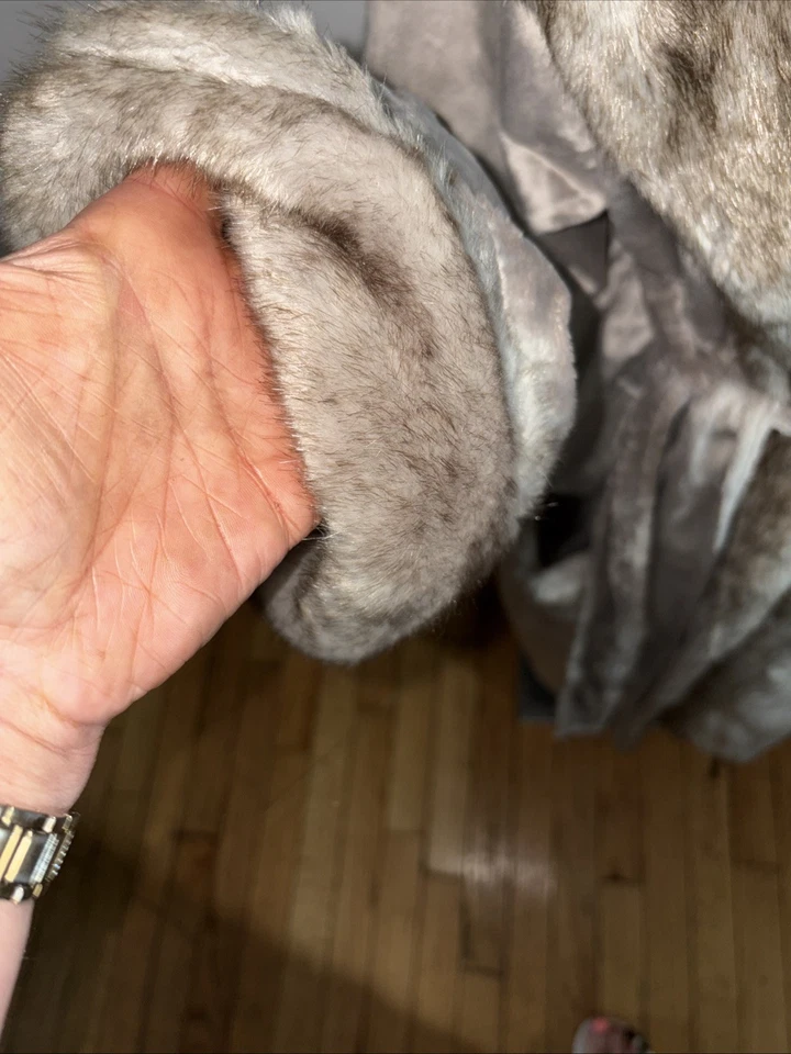 Bata POTTERY BARN para mujer grande marrón gris ombre felpa piel sintética con capucha y cinturón Foto 4 de 4