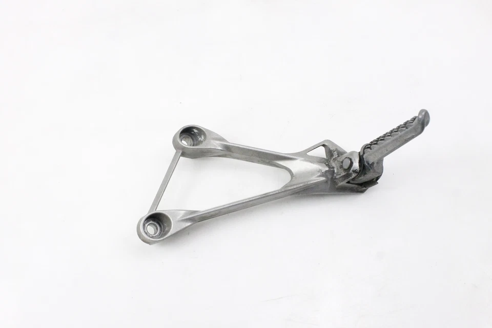 05-06 KAWASAKI NINJA ZX6R CLAVIJA TRASERA IZQUIERDA PASAJERO CLAVIJA Foto 4 de 4