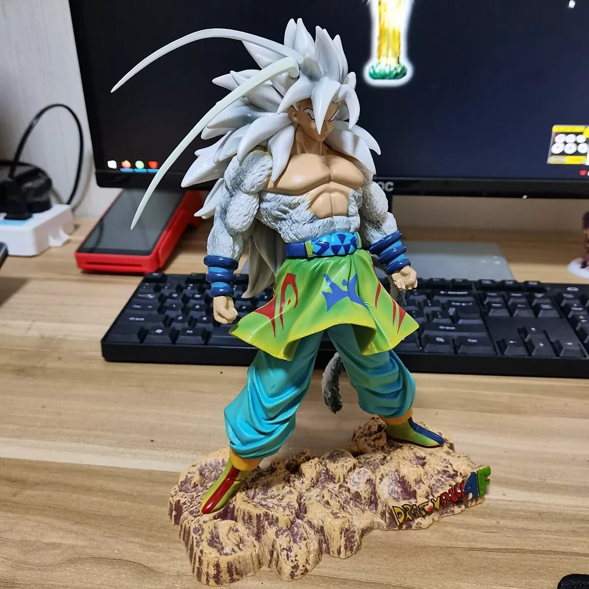 25cm Dragon Ball Z Son Goku Super Saiyan SSJ5 White Hair Ver