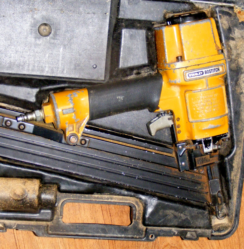 Stanley-Bostitch N60FN Pneumatic Finish Angle Nailer in case, w paper manual