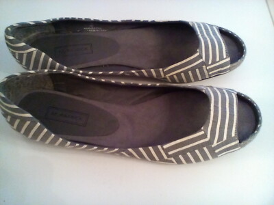 Women's gray/white striped M.Patrick open toe ballet flat shoes Size 10 medium