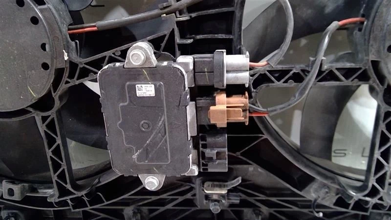 Cubierta del ventilador de refrigeración y soporte radiador Nissan Pathfinder 2016-2018 OEM Foto 3 de 4