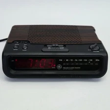 Vintage General Electric Retro AM-FM Woodgrain Radio Alarm Clock 7-4613C