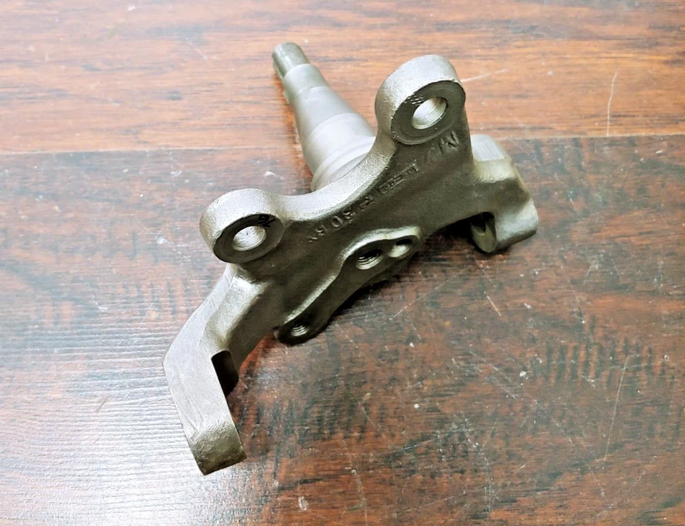 VERY NICE USED ORIGINAL GENUINE PORSCHE 928 RIGHT FRONT STEERING HUB SPINDLE #8 - Image 4 of 4