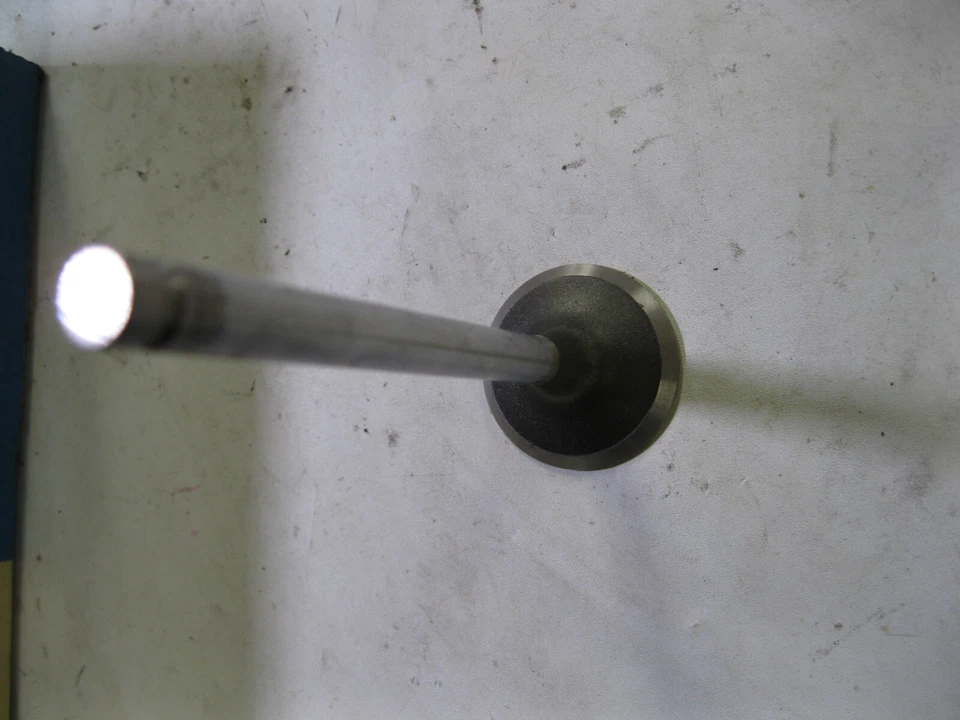 Engine Exhaust Valve Sealed Power V-4557 Foto 2 de 3