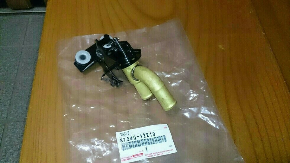 Válvula de agua calentador genuina Toyota Corolla AE86 1984-87 OEM 87240-12210 Foto 4 de 4