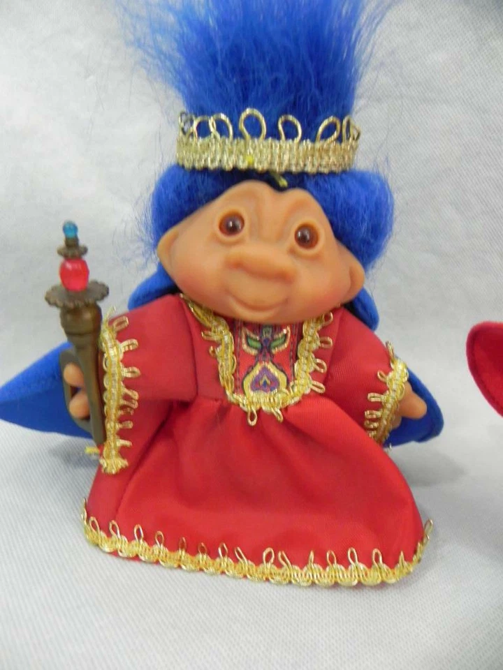 De Colección 2001 Juego de 2 Muñecas Totalmente Troll Rey Azul Reina Rubí Coronas Septuras Capas Foto 4 de 4