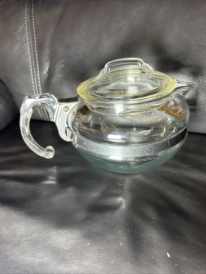 Pyrex Flameware Stovetop 6 cup Teapot Tea Pot Kettle 8126-B Vintage - Image 2 of 4
